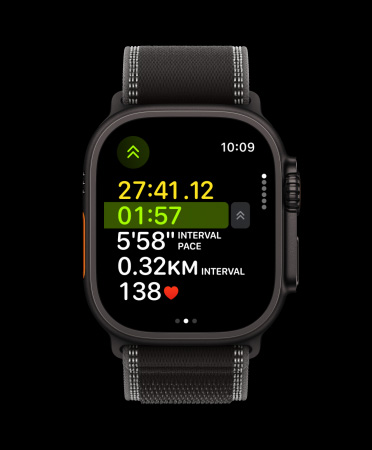 Apple Watch Ultra 3, crna boja, ku?i?te od titanija, Tipka postupka pokre?e sljede?i interval u Treningu