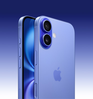 ウルトラマリンの仕上げのiPhone 16を斜め橫から見た図。ディスプレイの一部分と本體側面のアクションボタン、音量調節(jié)ボタン、サイドボタンが見えている。背面の外観では、左上角に先進的なデュアルカメラシステムが見えている