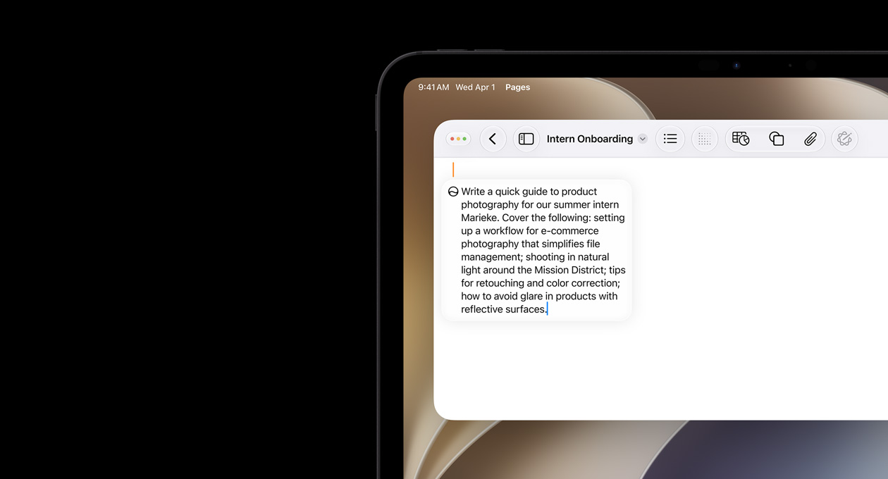 iPad 左上角部分，螢?zāi)伙@示打開的 Pages 文件，以及一段提示詞句，借助「用 Siri 寫字」功能草擬文案