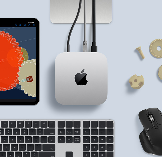 俯視圖展示銀色 Mac mini 擺放在桌上，旁邊放有黑色配銀色無線鍵盤、黑色無線滑鼠，以及一部 iPad。