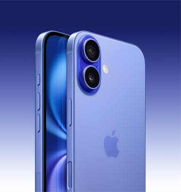 湛海藍(lán)色 iPhone 16 展示部分螢?zāi)?，斜?cè)面展示動(dòng)作按鈕、音量按鈕和側(cè)邊按鈕。機(jī)身背面展示左上角的先進(jìn)雙相機(jī)系統(tǒng)。