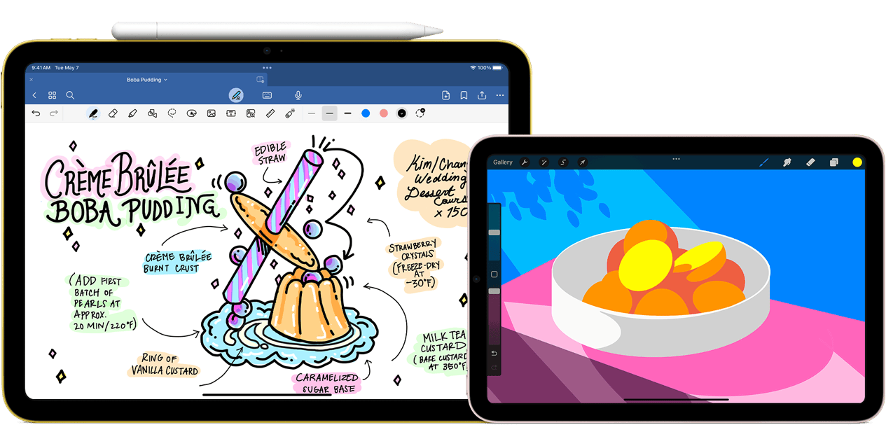 Sur la gauche, un iPad en mode paysage affiche un dessin avec des notes manuscrites. Un Apple Pencil USB?C est fixé au sommet. Sur la droite, un iPad mini en mode paysage affiche une illustration colorée réalisée avec Procreate.