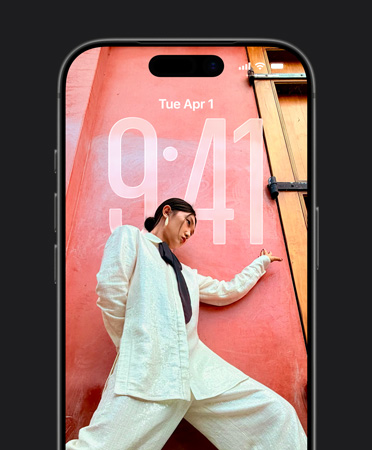 Οθ?νη Κλειδ?ματο? iPhone που εμφαν?ζει την ?ρα προσαρμοσμ?νη στη φωτογραφ?α τη? οθ?νη? κλειδ?ματο?